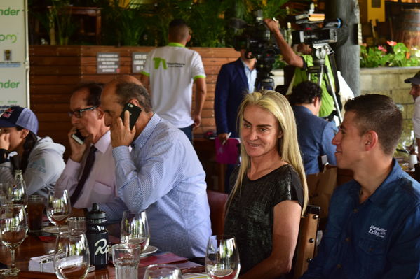 Rueda de prensa EPM INDER Medellín de Pista
Rueda de prensa EPM INDER Medellín de Pista
Fecha: Octubre 3 de 2017
Para descargar esta fotografía en alta resolución, haga clic sobre la imagen hasta que la misma se despliegue en la pantalla completa; luego dé clic derecho y elija la opción "guardar imagen como". 
En caso de publicación por cualquier medio, solicitamos acompañarla del crédito: "Foto EPM"
Palabras clave: Rueda prensa EPM INDER Medellín Pista