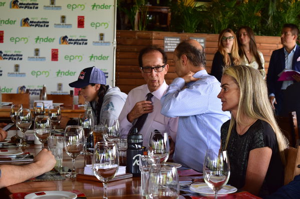Rueda de prensa EPM INDER Medellín de Pista
Rueda de prensa EPM INDER Medellín de Pista
Fecha: Octubre 3 de 2017
Para descargar esta fotografía en alta resolución, haga clic sobre la imagen hasta que la misma se despliegue en la pantalla completa; luego dé clic derecho y elija la opción "guardar imagen como". 
En caso de publicación por cualquier medio, solicitamos acompañarla del crédito: "Foto EPM"
Palabras clave: Rueda prensa EPM INDER Medellín Pista