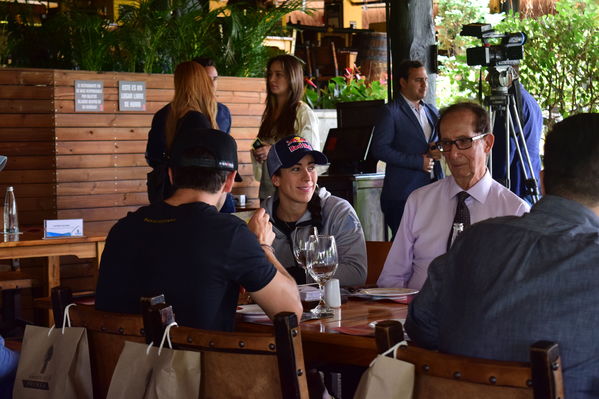 Rueda de prensa EPM INDER Medellín de Pista
Rueda de prensa EPM INDER Medellín de Pista
Fecha: Octubre 3 de 2017
Para descargar esta fotografía en alta resolución, haga clic sobre la imagen hasta que la misma se despliegue en la pantalla completa; luego dé clic derecho y elija la opción "guardar imagen como". 
En caso de publicación por cualquier medio, solicitamos acompañarla del crédito: "Foto EPM"
Palabras clave: Rueda prensa EPM INDER Medellín Pista