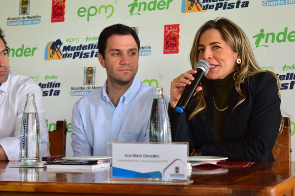 Rueda de prensa EPM INDER Medellín de Pista
Rueda de prensa EPM INDER Medellín de Pista
Fecha: Octubre 3 de 2017
Para descargar esta fotografía en alta resolución, haga clic sobre la imagen hasta que la misma se despliegue en la pantalla completa; luego dé clic derecho y elija la opción "guardar imagen como". 
En caso de publicación por cualquier medio, solicitamos acompañarla del crédito: "Foto EPM"
Palabras clave: Rueda prensa EPM INDER Medellín Pista