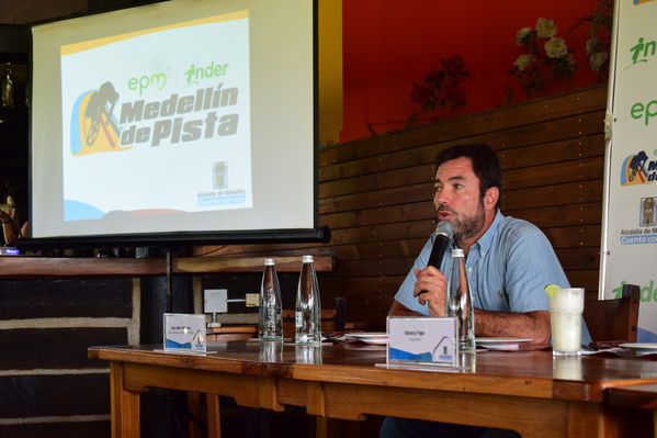 Rueda de prensa EPM INDER Medellín de Pista
Rueda de prensa EPM INDER Medellín de Pista
Fecha: Octubre 3 de 2017
Para descargar esta fotografía en alta resolución, haga clic sobre la imagen hasta que la misma se despliegue en la pantalla completa; luego dé clic derecho y elija la opción "guardar imagen como". 
En caso de publicación por cualquier medio, solicitamos acompañarla del crédito: "Foto EPM"
Palabras clave: Rueda prensa EPM INDER Medellín Pista