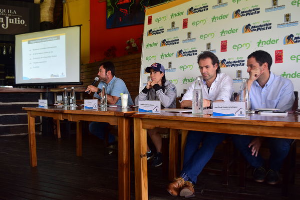Rueda de prensa EPM INDER Medellín de Pista
Rueda de prensa EPM INDER Medellín de Pista
Fecha: Octubre 3 de 2017
Para descargar esta fotografía en alta resolución, haga clic sobre la imagen hasta que la misma se despliegue en la pantalla completa; luego dé clic derecho y elija la opción "guardar imagen como". 
En caso de publicación por cualquier medio, solicitamos acompañarla del crédito: "Foto EPM"
Palabras clave: Rueda prensa EPM INDER Medellín Pista