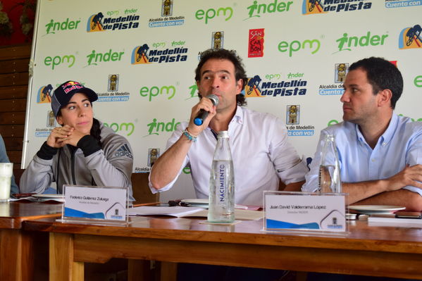 Rueda de prensa EPM INDER Medellín de Pista
Rueda de prensa EPM INDER Medellín de Pista
Fecha: Octubre 3 de 2017
Para descargar esta fotografía en alta resolución, haga clic sobre la imagen hasta que la misma se despliegue en la pantalla completa; luego dé clic derecho y elija la opción "guardar imagen como". 
En caso de publicación por cualquier medio, solicitamos acompañarla del crédito: "Foto EPM"
Palabras clave: Rueda prensa EPM INDER Medellín Pista