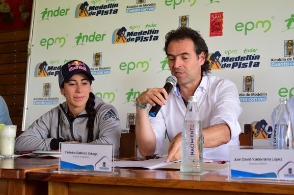 Rueda de prensa EPM INDER Medellín de Pista
Rueda de prensa EPM INDER Medellín de Pista
Fecha: Octubre 3 de 2017
Para descargar esta fotografía en alta resolución, haga clic sobre la imagen hasta que la misma se despliegue en la pantalla completa; luego dé clic derecho y elija la opción "guardar imagen como". 
En caso de publicación por cualquier medio, solicitamos acompañarla del crédito: "Foto EPM"
Palabras clave: Rueda prensa EPM INDER Medellín Pista