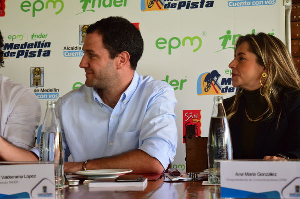 Rueda de prensa EPM INDER Medellín de Pista
Rueda de prensa EPM INDER Medellín de Pista
Fecha: Octubre 3 de 2017
Para descargar esta fotografía en alta resolución, haga clic sobre la imagen hasta que la misma se despliegue en la pantalla completa; luego dé clic derecho y elija la opción "guardar imagen como". 
En caso de publicación por cualquier medio, solicitamos acompañarla del crédito: "Foto EPM"
Palabras clave: Rueda prensa EPM INDER Medellín Pista