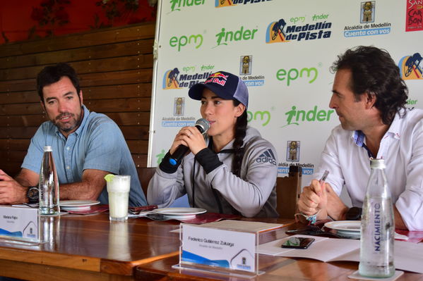 Rueda de prensa EPM INDER Medellín de Pista
Rueda de prensa EPM INDER Medellín de Pista
Fecha: Octubre 3 de 2017
Para descargar esta fotografía en alta resolución, haga clic sobre la imagen hasta que la misma se despliegue en la pantalla completa; luego dé clic derecho y elija la opción "guardar imagen como". 
En caso de publicación por cualquier medio, solicitamos acompañarla del crédito: "Foto EPM"
Palabras clave: Rueda prensa EPM INDER Medellín Pista