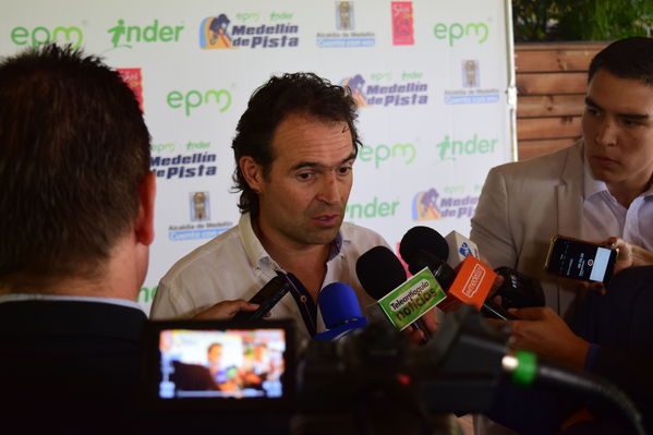 Rueda de prensa EPM INDER Medellín de Pista
Rueda de prensa EPM INDER Medellín de Pista
Fecha: Octubre 3 de 2017
Para descargar esta fotografía en alta resolución, haga clic sobre la imagen hasta que la misma se despliegue en la pantalla completa; luego dé clic derecho y elija la opción "guardar imagen como". 
En caso de publicación por cualquier medio, solicitamos acompañarla del crédito: "Foto EPM"
Palabras clave: Rueda prensa EPM INDER Medellín Pista