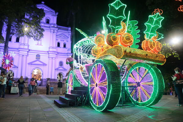 Alumbrado Navideño Parque Robledo
Palabras clave: Alumbrado Navideño Parque Robledo