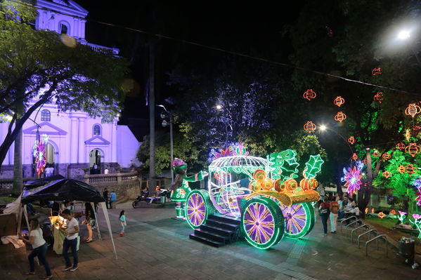 Alumbrado Navideño Parque Robledo
Palabras clave: Alumbrado Navideño Parque Robledo