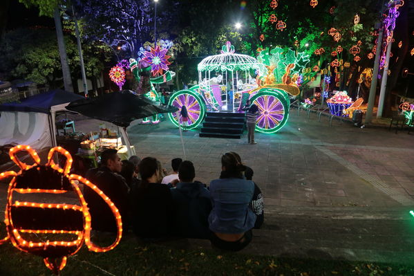 Alumbrado Navideño Parque Robledo
Palabras clave: Alumbrado Navideño Parque Robledo