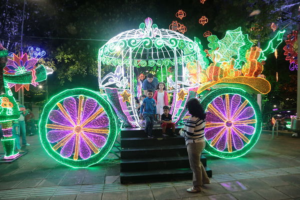 Alumbrado Navideño Parque Robledo
Palabras clave: Alumbrado Navideño Parque Robledo