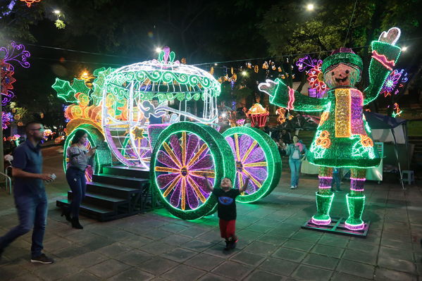 Alumbrado Navideño Parque Robledo
Palabras clave: Alumbrado Navideño Parque Robledo
