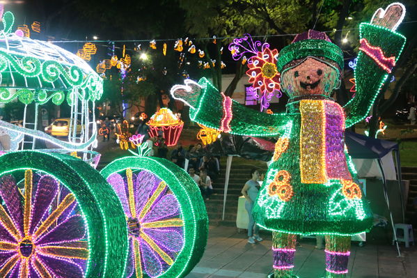 Alumbrado Navideño Parque Robledo
Palabras clave: Alumbrado Navideño Parque Robledo