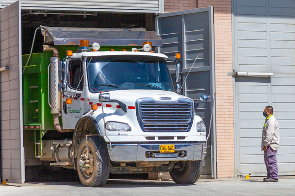 Planta Aguas Claras Puesto Control
Planta Aguas Claras y puesto de control
Fecha: Junio 23 2021
Para descargar esta fotografía en alta resolución, haga clic sobre la imagen hasta que la misma se despliegue en la pantalla completa; luego dé clic derecho y elija la opción "guardar imagen como". 
En caso de publicación por cualquier medio, solicitamos acompañarla del crédito: "Foto EPM"
Palabras clave: Planta Aguas Claras Puesto Control