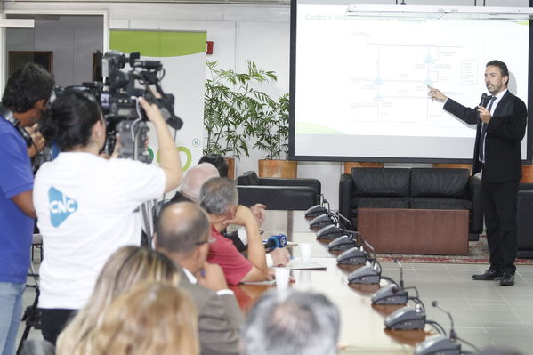 Rueda prensa atención incidente central Playas
Rueda de prensa atención incidente central Playas.
Fecha: Julio 11 de 2017
Para descargar esta fotografía en alta resolución, haga clic sobre la imagen hasta que la misma se despliegue en la pantalla completa; luego dé clic derecho y elija la opción "guardar imagen como". 
En caso de publicación por cualquier medio, solicitamos acompañarla del crédito: "Foto EPM"
Palabras clave: Rueda prensa atención incidente central Playas
