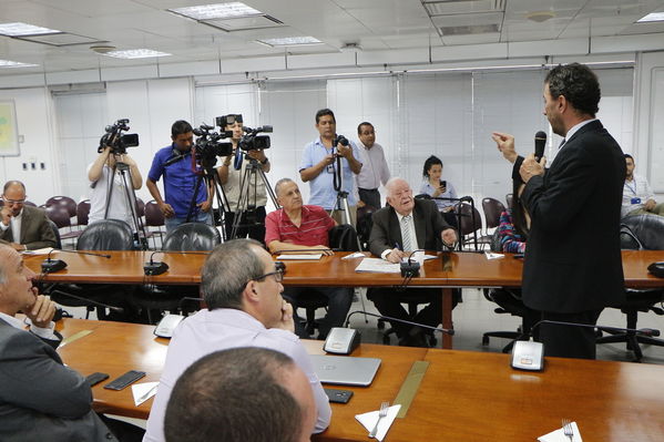 Rueda prensa atención incidente central Playas
Rueda de prensa atención incidente central Playas.
Fecha: Julio 11 de 2017
Para descargar esta fotografía en alta resolución, haga clic sobre la imagen hasta que la misma se despliegue en la pantalla completa; luego dé clic derecho y elija la opción "guardar imagen como". 
En caso de publicación por cualquier medio, solicitamos acompañarla del crédito: "Foto EPM"
Palabras clave: Rueda prensa atención incidente central Playas