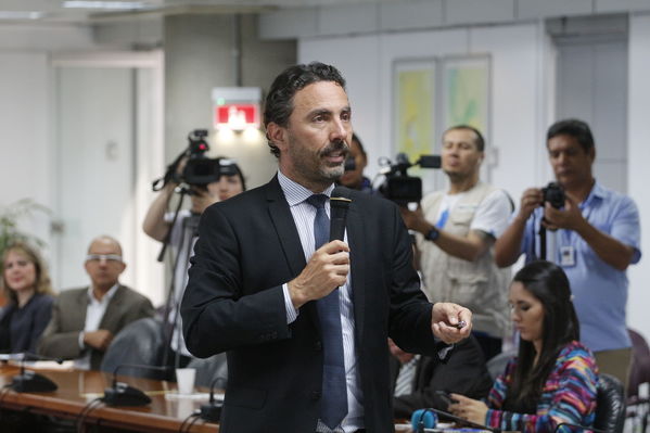 Rueda prensa atención incidente central Playas
Rueda de prensa atención incidente central Playas.
Fecha: Julio 11 de 2017
Para descargar esta fotografía en alta resolución, haga clic sobre la imagen hasta que la misma se despliegue en la pantalla completa; luego dé clic derecho y elija la opción "guardar imagen como". 
En caso de publicación por cualquier medio, solicitamos acompañarla del crédito: "Foto EPM"
Palabras clave: Rueda prensa atención incidente central Playas