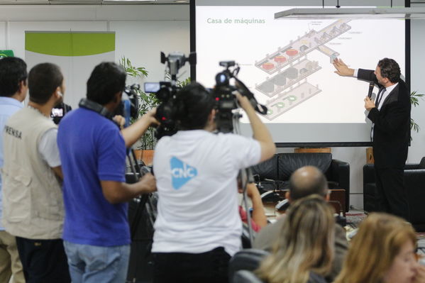 Rueda prensa atención incidente central Playas
Rueda de prensa atención incidente central Playas.
Fecha: Julio 11 de 2017
Para descargar esta fotografía en alta resolución, haga clic sobre la imagen hasta que la misma se despliegue en la pantalla completa; luego dé clic derecho y elija la opción "guardar imagen como". 
En caso de publicación por cualquier medio, solicitamos acompañarla del crédito: "Foto EPM"
Palabras clave: Rueda prensa atención incidente central Playas