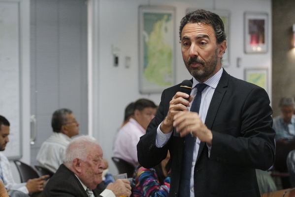 Rueda prensa atención incidente central Playas
Rueda de prensa atención incidente central Playas.
Fecha: Julio 11 de 2017
Para descargar esta fotografía en alta resolución, haga clic sobre la imagen hasta que la misma se despliegue en la pantalla completa; luego dé clic derecho y elija la opción "guardar imagen como". 
En caso de publicación por cualquier medio, solicitamos acompañarla del crédito: "Foto EPM"
Palabras clave: Rueda prensa atención incidente central Playas