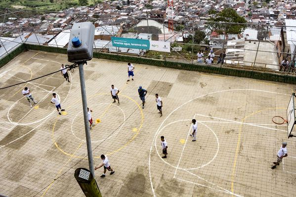 Unidos por el agua Barrio Versalles
Unidos por el agua Barrio Versalles
Fecha: Septiembre 30 de 2017
Para descargar esta fotografía en alta resolución, haga clic sobre la imagen hasta que la misma se despliegue en la pantalla completa; luego dé clic derecho y elija la opción "guardar imagen como". 
En caso de publicación por cualquier medio, solicitamos acompañarla del crédito: "Foto EPM"
Palabras clave: Unidos agua Barrio Versalles