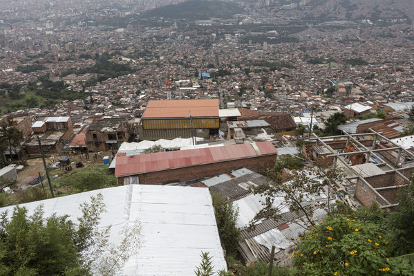 Unidos por el agua Barrio Versalles
Unidos por el agua Barrio Versalles
Fecha: Septiembre 30 de 2017
Para descargar esta fotografía en alta resolución, haga clic sobre la imagen hasta que la misma se despliegue en la pantalla completa; luego dé clic derecho y elija la opción "guardar imagen como". 
En caso de publicación por cualquier medio, solicitamos acompañarla del crédito: "Foto EPM"
Palabras clave: Unidos agua Barrio Versalles