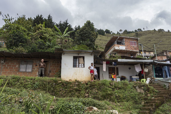 Unidos por el agua Barrio Versalles
Unidos por el agua Barrio Versalles
Fecha: Septiembre 30 de 2017
Para descargar esta fotografía en alta resolución, haga clic sobre la imagen hasta que la misma se despliegue en la pantalla completa; luego dé clic derecho y elija la opción "guardar imagen como". 
En caso de publicación por cualquier medio, solicitamos acompañarla del crédito: "Foto EPM"
Palabras clave: Unidos agua Barrio Versalles