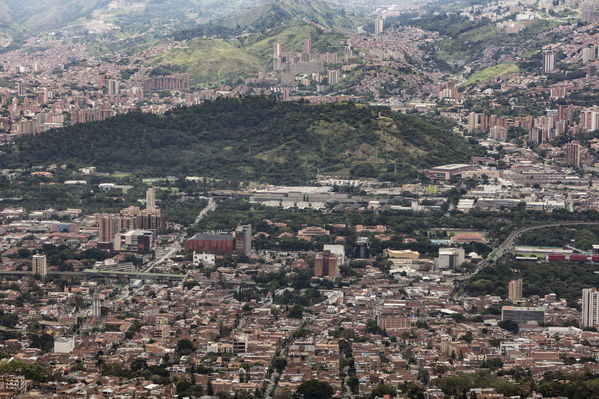 Unidos por el agua Barrio Versalles
Unidos por el agua Barrio Versalles
Fecha: Septiembre 30 de 2017
Para descargar esta fotografía en alta resolución, haga clic sobre la imagen hasta que la misma se despliegue en la pantalla completa; luego dé clic derecho y elija la opción "guardar imagen como". 
En caso de publicación por cualquier medio, solicitamos acompañarla del crédito: "Foto EPM"
Palabras clave: Unidos agua Barrio Versalles