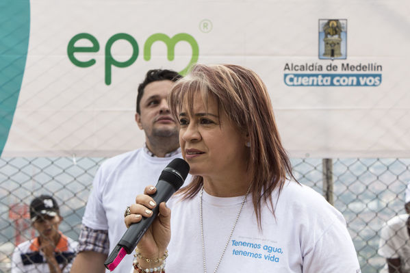 Unidos por el agua Barrio Versalles
Unidos por el agua Barrio Versalles
Fecha: Septiembre 30 de 2017
Para descargar esta fotografía en alta resolución, haga clic sobre la imagen hasta que la misma se despliegue en la pantalla completa; luego dé clic derecho y elija la opción "guardar imagen como". 
En caso de publicación por cualquier medio, solicitamos acompañarla del crédito: "Foto EPM"
Palabras clave: Unidos agua Barrio Versalles