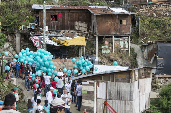 Unidos por el agua Barrio Versalles
Unidos por el agua Barrio Versalles
Fecha: Septiembre 30 de 2017
Para descargar esta fotografía en alta resolución, haga clic sobre la imagen hasta que la misma se despliegue en la pantalla completa; luego dé clic derecho y elija la opción "guardar imagen como". 
En caso de publicación por cualquier medio, solicitamos acompañarla del crédito: "Foto EPM"
Palabras clave: Unidos agua Barrio Versalles