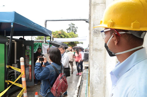 Planta La Ayurá y laboratorio Visita de medios.
Planta La Ayurá y laboratorio Visita de medios.
Fecha: 18 Septiembre 2019
Para descargar esta fotografía en alta resolución, haga clic sobre la imagen hasta que la misma se despliegue en la pantalla completa; luego dé clic derecho y elija la opción "guardar imagen como". 
En caso de publicación por cualquier medio, solicitamos acompañarla del crédito: "Foto EPM
Palabras clave: Planta La Ayurá y laboratorio Visita de medios.