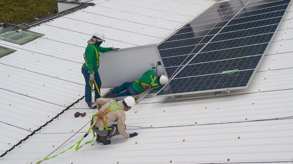 Solución solar integral EPM
Solución solar integral EPM
Fecha: 18 Septiembre 2020
Para descargar esta fotografía en alta resolución, haga clic sobre la imagen hasta que la misma se despliegue en la pantalla completa; luego dé clic derecho y elija la opción "guardar imagen como". 
En caso de publicación por cualquier medio, solicitamos acompañarla del crédito: "Foto EPM"
Palabras clave: Solución solar integral EPM