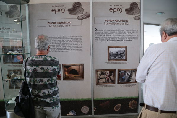 Muestra de arqueología centro parrilla
Muestra de arqueología centro parrilla
Fecha: 19 Septiembre 2017
Para descargar esta fotografía en alta resolución, haga clic sobre la imagen hasta que la misma se despliegue en la pantalla completa; luego dé clic derecho y elija la opción "guardar imagen como". 
En caso de publicación por cualquier medio, solicitamos acompañarla del crédito: "Foto EPM"
Palabras clave: Muestra  arqueología centro parrilla