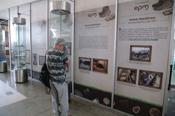 Muestra de arqueología centro parrilla
Muestra de arqueología centro parrilla
Fecha: 19 Septiembre 2017
Para descargar esta fotografía en alta resolución, haga clic sobre la imagen hasta que la misma se despliegue en la pantalla completa; luego dé clic derecho y elija la opción "guardar imagen como". 
En caso de publicación por cualquier medio, solicitamos acompañarla del crédito: "Foto EPM"
Palabras clave: Muestra  arqueología centro parrilla