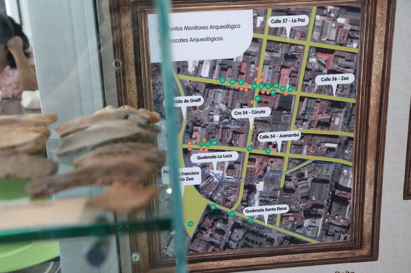 Muestra de arqueología centro parrilla
Muestra de arqueología centro parrilla
Fecha: 19 Septiembre 2017
Para descargar esta fotografía en alta resolución, haga clic sobre la imagen hasta que la misma se despliegue en la pantalla completa; luego dé clic derecho y elija la opción "guardar imagen como". 
En caso de publicación por cualquier medio, solicitamos acompañarla del crédito: "Foto EPM"
Palabras clave: Muestra  arqueología centro parrilla