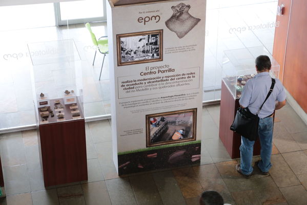 Muestra de arqueología centro parrilla
Muestra de arqueología centro parrilla
Fecha: 19 Septiembre 2017
Para descargar esta fotografía en alta resolución, haga clic sobre la imagen hasta que la misma se despliegue en la pantalla completa; luego dé clic derecho y elija la opción "guardar imagen como". 
En caso de publicación por cualquier medio, solicitamos acompañarla del crédito: "Foto EPM"
Palabras clave: Muestra  arqueología centro parrilla