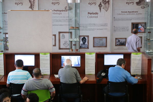 Muestra de arqueología centro parrilla
Muestra de arqueología centro parrilla
Fecha: 19 Septiembre 2017
Para descargar esta fotografía en alta resolución, haga clic sobre la imagen hasta que la misma se despliegue en la pantalla completa; luego dé clic derecho y elija la opción "guardar imagen como". 
En caso de publicación por cualquier medio, solicitamos acompañarla del crédito: "Foto EPM"
Palabras clave: Muestra  arqueología centro parrilla