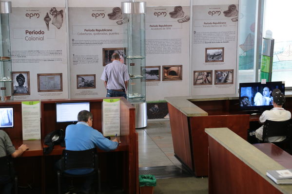 Muestra de arqueología centro parrilla
Muestra de arqueología centro parrilla
Fecha: 19 Septiembre 2017
Para descargar esta fotografía en alta resolución, haga clic sobre la imagen hasta que la misma se despliegue en la pantalla completa; luego dé clic derecho y elija la opción "guardar imagen como". 
En caso de publicación por cualquier medio, solicitamos acompañarla del crédito: "Foto EPM"
Palabras clave: Muestra  arqueología centro parrilla