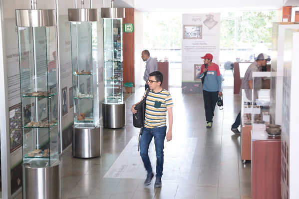 Muestra de arqueología centro parrilla
Muestra de arqueología centro parrilla
Fecha: 19 Septiembre 2017
Para descargar esta fotografía en alta resolución, haga clic sobre la imagen hasta que la misma se despliegue en la pantalla completa; luego dé clic derecho y elija la opción "guardar imagen como". 
En caso de publicación por cualquier medio, solicitamos acompañarla del crédito: "Foto EPM"
Palabras clave: Muestra  arqueología centro parrilla