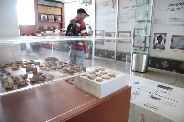 Muestra de arqueología centro parrilla
Muestra de arqueología centro parrilla
Fecha: 19 Septiembre 2017
Para descargar esta fotografía en alta resolución, haga clic sobre la imagen hasta que la misma se despliegue en la pantalla completa; luego dé clic derecho y elija la opción "guardar imagen como". 
En caso de publicación por cualquier medio, solicitamos acompañarla del crédito: "Foto EPM"
Palabras clave: Muestra  arqueología centro parrilla