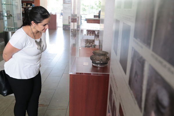 Muestra de arqueología centro parrilla
Muestra de arqueología centro parrilla
Fecha: 19 Septiembre 2017
Para descargar esta fotografía en alta resolución, haga clic sobre la imagen hasta que la misma se despliegue en la pantalla completa; luego dé clic derecho y elija la opción "guardar imagen como". 
En caso de publicación por cualquier medio, solicitamos acompañarla del crédito: "Foto EPM"
Palabras clave: Muestra  arqueología centro parrilla