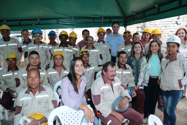Inicio de operación del Distrito Térmico La Alpujarra
Inicio de operación del Distrito Térmico La Alpujarra
Fecha: Septiembre 20 de 2016
Para descargar esta fotografía en alta resolución, haga clic sobre la imagen hasta que la misma se despliegue en la pantalla completa; luego dé clic derecho y elija la opción "guardar imagen como". 
En caso de publicación por cualquier medio, solicitamos acompañarla del crédito: "Foto EPM"
Palabras clave: Inicio operación Distrito Térmico Alpujarra