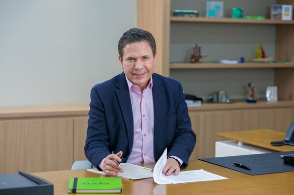 Álvaro Guillermo Rendón López  Gerente General EPM
Álvaro Guillermo Rendón López  Gerente General EPM.
Fecha: 23 Septiembre 2020.
Para descargar esta fotografía en alta resolución, haga clic sobre la imagen hasta que la misma se despliegue en la pantalla completa; luego dé clic derecho y elija la opción "guardar imagen como". 
En caso de publicación por cualquier medio, solicitamos acompañarla del crédito: "Foto EPM"
Palabras clave: Álvaro Guillermo Rendón López  Gerente General EPM