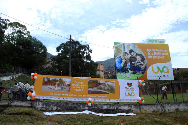 Lanzamiento de la UVA Campo Valdés 
Lanzamiento de la UVA Campo Valdés 
Fecha: Septiembre 24 de 2013. 
Para descargar esta fotografía en alta resolución, haga clic sobre la imagen hasta que la misma se despliegue en la pantalla completa; luego dé clic derecho y elija la opción "guardar imagen como". 
En caso de publicación por cualquier medio, solicitamos acompañarla del crédito: "Foto EPM".
Palabras clave: Lanzamiento UVA Campo Valdés