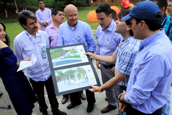 Lanzamiento de la UVA Campo Valdés 
Lanzamiento de la UVA Campo Valdés 
Fecha: Septiembre 24 de 2013. 
Para descargar esta fotografía en alta resolución, haga clic sobre la imagen hasta que la misma se despliegue en la pantalla completa; luego dé clic derecho y elija la opción "guardar imagen como". 
En caso de publicación por cualquier medio, solicitamos acompañarla del crédito: "Foto EPM".
Palabras clave: Lanzamiento UVA Campo Valdés
