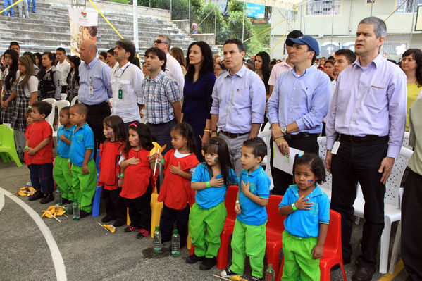 Lanzamiento de la UVA Campo Valdés 
Lanzamiento de la UVA Campo Valdés 
Fecha: Septiembre 24 de 2013. 
Para descargar esta fotografía en alta resolución, haga clic sobre la imagen hasta que la misma se despliegue en la pantalla completa; luego dé clic derecho y elija la opción "guardar imagen como". 
En caso de publicación por cualquier medio, solicitamos acompañarla del crédito: "Foto EPM".
Palabras clave: Lanzamiento UVA Campo Valdés