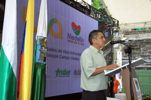 Lanzamiento de la UVA Campo Valdés 
Lanzamiento de la UVA Campo Valdés 
Fecha: Septiembre 24 de 2013. 
Para descargar esta fotografía en alta resolución, haga clic sobre la imagen hasta que la misma se despliegue en la pantalla completa; luego dé clic derecho y elija la opción "guardar imagen como". 
En caso de publicación por cualquier medio, solicitamos acompañarla del crédito: "Foto EPM".
Palabras clave: Lanzamiento UVA Campo Valdés