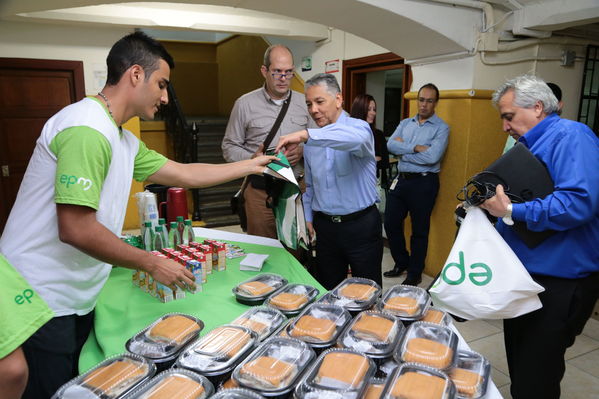 Proyecto Centro Parrilla - Reunión con líderes del barrio Boston
Proyecto Centro Parrilla - Reunión con líderes del barrio Boston
Fecha: Septiembre 26 de 2016
Para descargar esta fotografía en alta resolución, haga clic sobre la imagen hasta que la misma se despliegue en la pantalla completa; luego dé clic derecho y elija la opción "guardar imagen como". 
En caso de publicación por cualquier medio, solicitamos acompañarla del crédito: "Foto EPM"
Palabras clave: Proyecto Centro Parrilla Reunión líderes barrio Boston