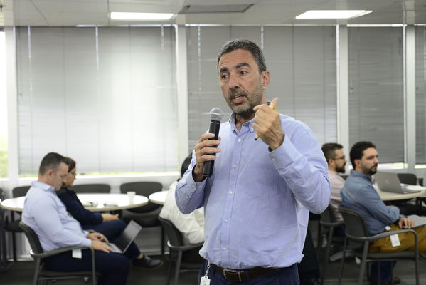 Rueda prensa Avances solución coloración agua.
Rueda prensa Avances solución coloración agua.
Fecha: Septiembre 9 de 2019. 
Para descargar esta fotografía en alta resolución, haga clic sobre la imagen hasta que la misma se despliegue en la pantalla completa; luego dé clic derecho y elija la opción "guardar imagen como". 
En caso de publicación por cualquier medio, solicitamos acompañarla del crédito: "Foto EPM"
Palabras clave: Rueda prensa Avances solución coloración agua.