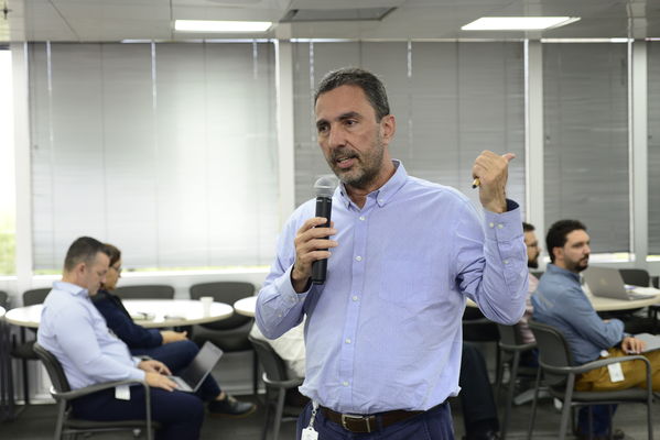 Rueda prensa Avances solución coloración agua.
Rueda prensa Avances solución coloración agua.
Fecha: Septiembre 9 de 2019. 
Para descargar esta fotografía en alta resolución, haga clic sobre la imagen hasta que la misma se despliegue en la pantalla completa; luego dé clic derecho y elija la opción "guardar imagen como". 
En caso de publicación por cualquier medio, solicitamos acompañarla del crédito: "Foto EPM"
Palabras clave: Rueda prensa Avances solución coloración agua.