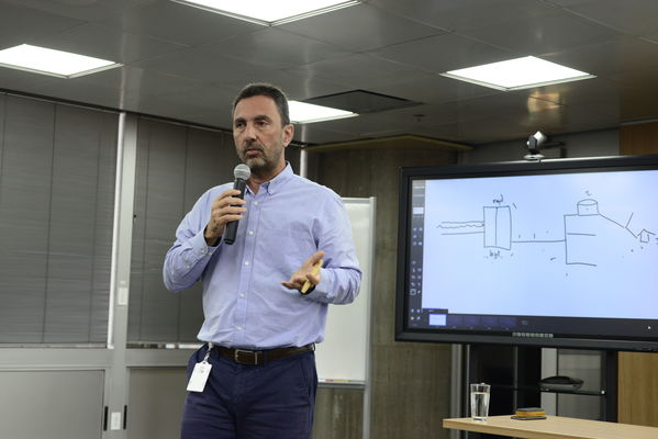 Rueda prensa Avances solución coloración agua.
Rueda prensa Avances solución coloración agua.
Fecha: Septiembre 9 de 2019. 
Para descargar esta fotografía en alta resolución, haga clic sobre la imagen hasta que la misma se despliegue en la pantalla completa; luego dé clic derecho y elija la opción "guardar imagen como". 
En caso de publicación por cualquier medio, solicitamos acompañarla del crédito: "Foto EPM"
Palabras clave: Rueda prensa Avances solución coloración agua.